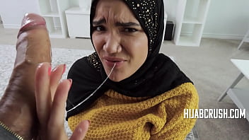 Gadis Berhijab Tersiksa Nafsu Oleh Syarat-syarat Mesum Kakak Tirinya – Naudi Nala