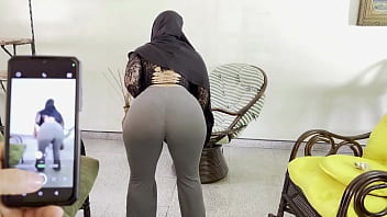 Mengajari Ibu Tiriku Yang Arab Muslim Untuk Menggoyangkan Pantatnya