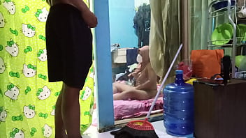 Menggoda Istri Kakak Yang Lagi Asyik Menggeliat-geliat Di Ranjang