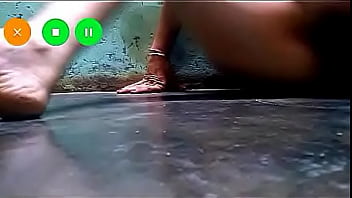 Desi Bhabhi Merangsang Dirinya Sendiri Dengan Jari Hingga Klimaks Kedua