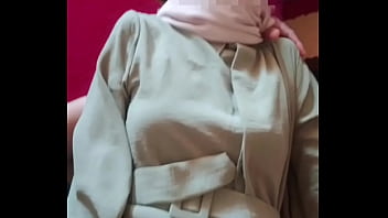 Adik Tiri Berhijab Dihardiki Penuh Nafsu Di Malam Takbir Lebaran