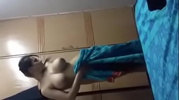 Bhabhi Basah Usai Mandi, Tubuh Menggoda Siap Dijamah