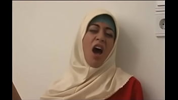 Gadis Arab Berhijab Yang Menggoda