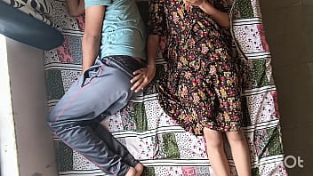 Desi Bhabhi Shivani Yang Panas Menggoda Devar Yang Tertidur Lalu Menungganginya Dengan Gaya Pose Amazon Yang Liar.