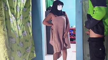 Ketahuan Kurir Gojek Lagi Ngantar Pesenan, Gue Lagi Asyik Coli Sendiri.