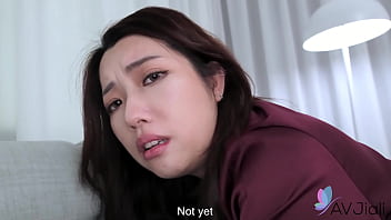 Istri Rumah Tangga Tiongkok Seksi Cici Dengan Payudara Besar Memainkan Penis Keras.