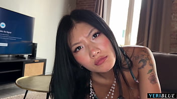 Terekam! Adik Tirinya Yang Cantik Dari China Sedang Kirim Foto Bugil