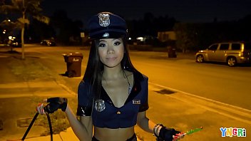 Vina Sky, Cewek Asia Manis, Dihardcore Di Malam Halloween