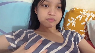 Gadis Smp Genit Pamer Payudara Montok Di Kamar Tidur
