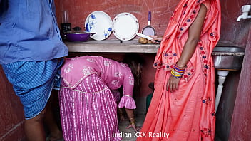 Desi Saand Ki Garmi: Kitchen Mein Chudai Ka Maza