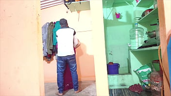 Bhanje Ne Apni Jawani Se Bharpoor Mami Ki Gaand Ko Zor Zor Se Chod Kar Phatta Diya