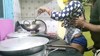 गांव से आई नादान मेड को कुछ पता नहीं था, तो मालिक ने उसका बेफिक्र होकर मजा लिया और उसे चोद डाला