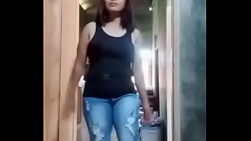 Istri Tetangga Ngesot Di Meja Dapur, Kuentot Sampai Lepas Daster