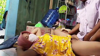 Diajak Ngentot Sama Ibu Tiriku Yang Genit, Tepat Sebelum Berangkat Sekolah