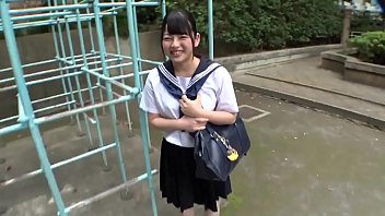 Gadis Jepang Muda Manis Berseragam Digitui Binal Di Kamar Hotel