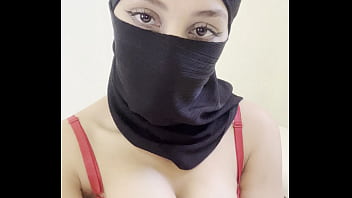 Gadis Arab Berhijab Dalam Niqab Menggoda Dengan Payudara Besar Dan Tetek Bulat Sempurna