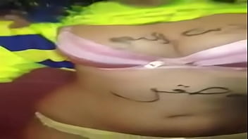 Tarian Goyang Mesra Istri Arab Yang Menggoda