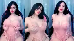 Alondra Bergoyang Dengan Lingerie Tembus Pandang, Remas Payudara Besar Yang Menggoda