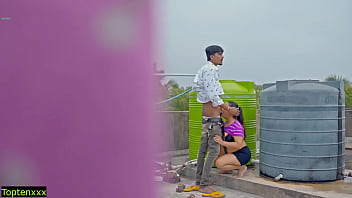 Ngentot Hot Di Atap! Jangan Sampai Keluar Di Dalam Memek