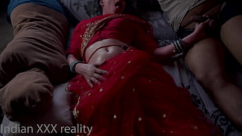 Anak Tiri India Menggoda Ibu Tirinya Yang Seksi
