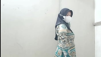 Menggoyang Ranjang Istri Tetangga Yang Kesepian Saat Suaminya Sedang Banting Tulang Mencari Nafkah
