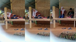 Gadis Remaja Mesum Di Gubuk Tempat Wisata