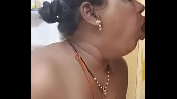 Es Krim Panas Tante India Yang Bikin Nafsu Membara