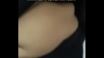 Lekuk Pusar Istri Desi Yang Dalam Dan Menggoda