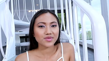 Gadis Thai May Si Hot Menggoyang Dengan Kontol Gede, Blowjob Pov Dan Telan Semua Spermanya Yang Deras