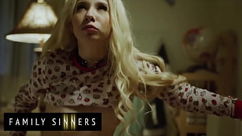 Kenzie Reeves Yang Menggoda Menggenggam Dan Menguasai Kontol Besar Saudara Tirinya, Nathan Bronson, Dalam Adegan Panas Keluarga Yang Penuh Dosa.