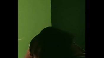 Tante Desi Mengulum Batangku Bagian 1