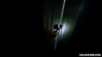 Gadis Muda Menggila Dengan Kakak Tiri Dalam Adegan Intim Penuh Gairah