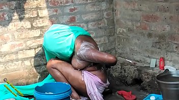Video Mandi Seksi Radhika Desa India Dalam Bahasa Hindi