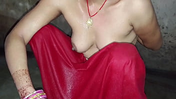 Bidadari Desa India Mandi Dan Membersihkan Kemaluan Basahnya