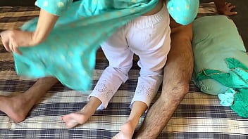 Bhabhi Digoyang Keras Oleh Dewar Bermesin Besar, Film Porno India Dengan Gadis Kurus