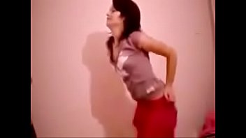 Gadis Turki Menggoyangkan Tubuh Seksi