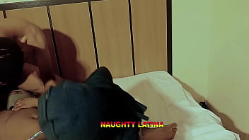 Ibu Tiri Berkulit Gelap Yang Kecanduan Seks Menawarkan Hadiah Natal Berupa Tubuhnya – Tiga Orang Beraksi Dengan Penuh Gairah