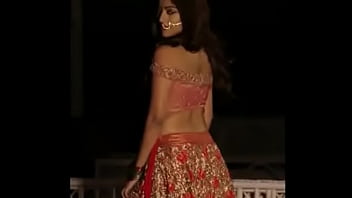 Pemotretan Seksi Model India Yang Menggoda