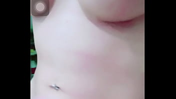 Gadis Seksi Tampil Live Dengan Penuh Gairah