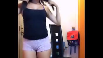 Gadis Seksi Menggoda Di Live Dance