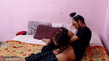 Remaja India Kurus Terobsesi Dengan Kontol Besar Yang Menghunjam Dalam Vagina Ketatnya