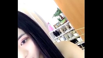 Cô Nàng Nóng Bỏng Khoe Body Nóng Bỏng Trực Tiếp Trên Sóng