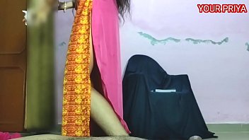 प्रिया को चोदकर उसकी गांड तोड़ दी, हिंदी गालियों की आवाज़ में