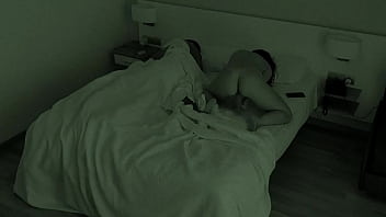 Istri Nakal Masturbasi Nonton Bokep Di Samping Suami, Nyaris Ketahuan!