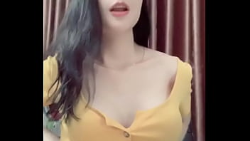 Màn Trình Diễn Bigo Live Khoe Nhũ Hoa Nóng Bỏng Quyến Rũ