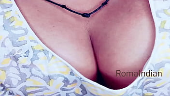 Gadis Seksi India Pamer Belahan Dadanya Untuk Saudara Tiri