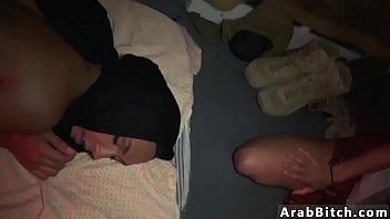 Kontol Monster Arab Menghamili Pelacur Afgan Di Rumah Bordil!
