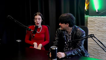 Curtia Se Exibir Bem Novinha, A Pandemia Lançou Mulheres No Pornô, Contou Pra Mãe, E Quando Vendeu Seu Primeiro Nude… – Yastrixx & Dixon (watch On: Sheer/red)