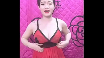 Gadis Seksi Vietnam Live Streaming Bikin Goyang