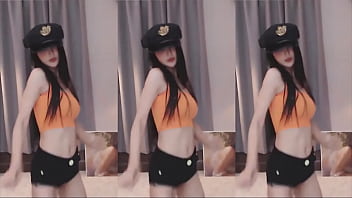 Cô Nàng Trung Quốc Phô Diễn Mái Tóc Mượt Mà Quyến Rũ Trong điệu Nhảy Nóng Bỏng